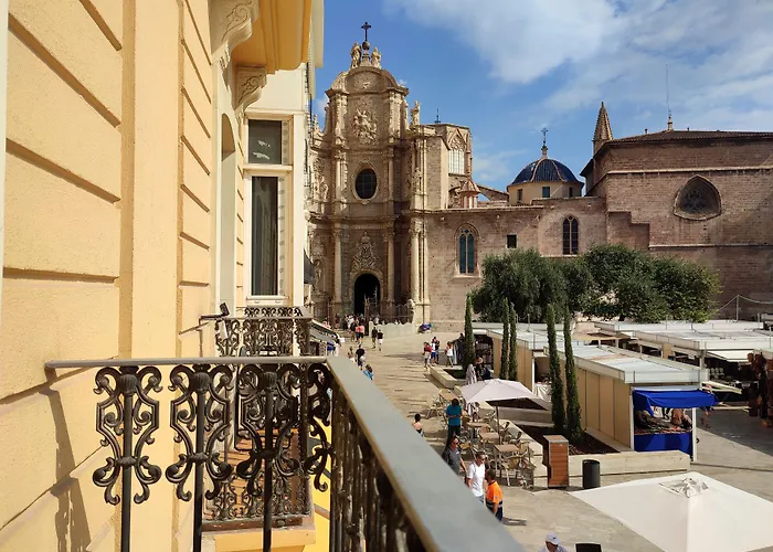 Flats Friends Plaza De La Reina فالنسيا