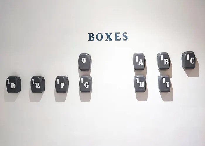 Πανσιόν Flats Friends Plaza De La Reina 4*