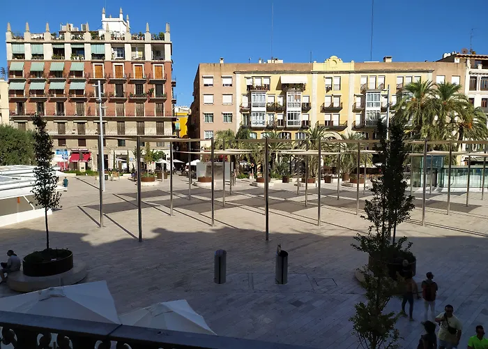 Flats Friends Plaza De La Reina بيت ضيافة فالنسيا