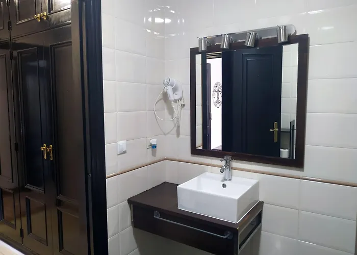 Flats Friends Plaza De La Reina 4*