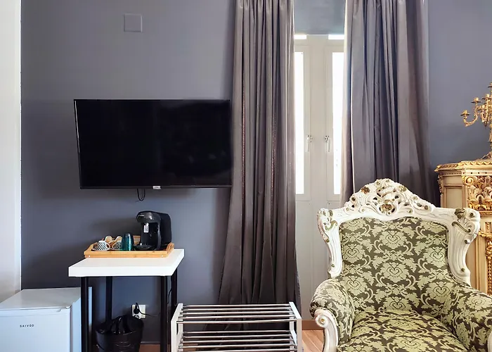 Flats Friends Plaza De La Reina