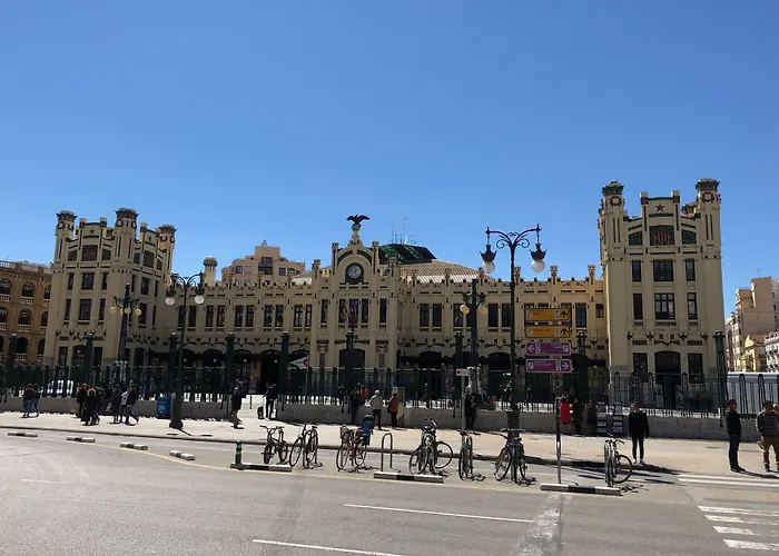 Flats Friends Plaza De La Reina بيت ضيافة فالنسيا