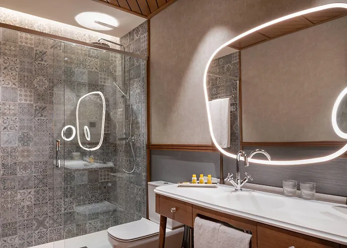 Palacio Santa Clara, Autograph Collection 4* Valence