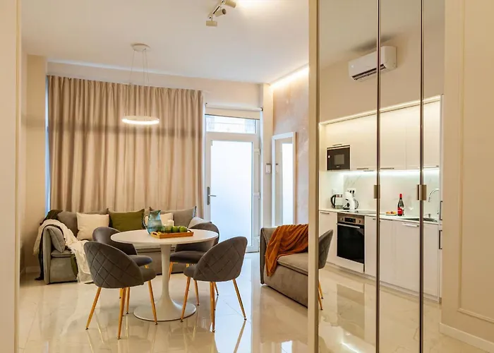 Era Deluxe Near The Of