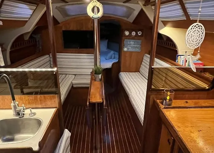 Unique Experience In Sailboat! In The 4 Seasons!! B Shi 보트호텔