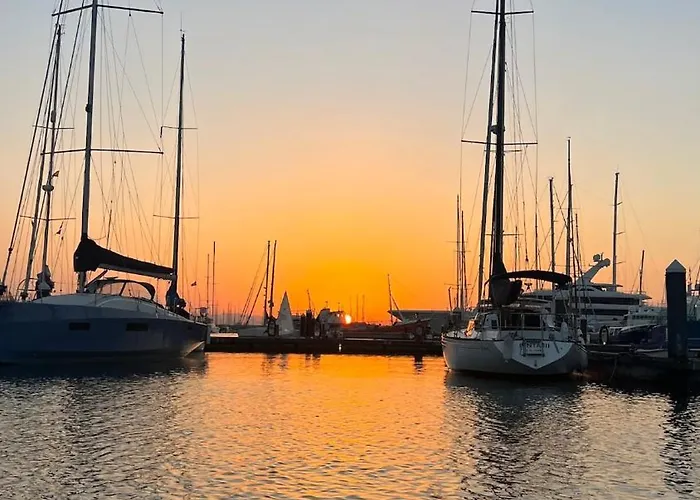 Unique Experience In Sailboat! In The 4 Seasons!! B Shi *