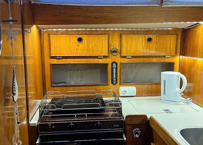 Unique Experience In Sailboat! In The 4 Seasons!! B Shi 보트호텔