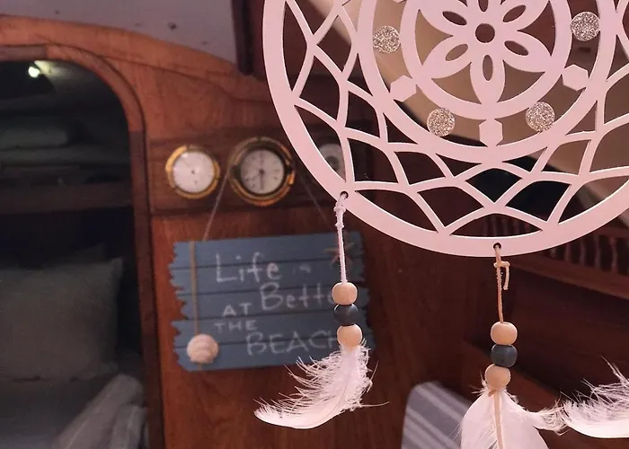 Unique Experience In Sailboat! In The 4 Seasons!! B Shi 보트호텔 *