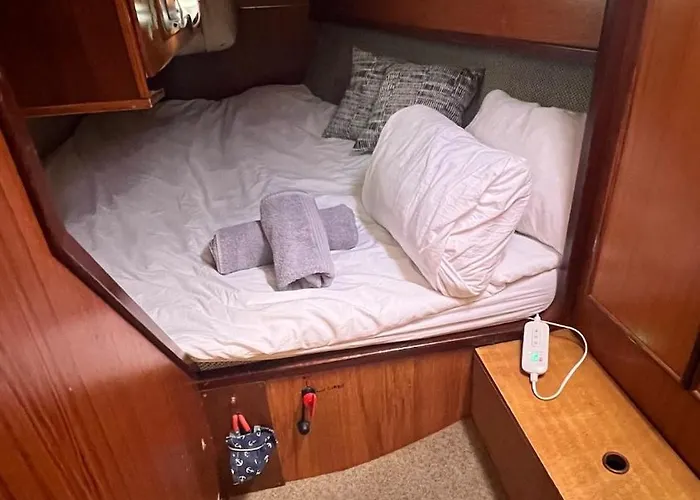 Unique Experience In Sailboat! In The 4 Seasons!! B Shi *