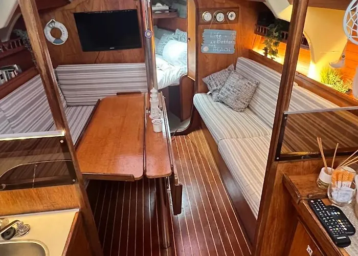 Unique Experience In Sailboat! In The 4 Seasons!! B Shi *