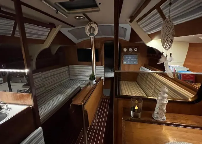 Unique Experience In Sailboat! In The 4 Seasons!! B Shi 보트호텔 *