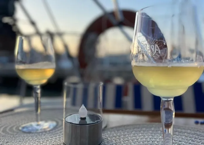 Unique Experience In Sailboat! In The 4 Seasons!! B Shi *