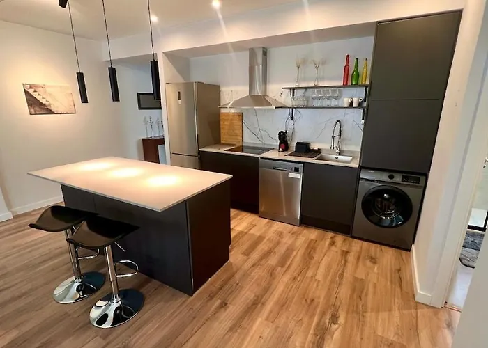 아파트 Amazing Bright And Recently Remodeled *