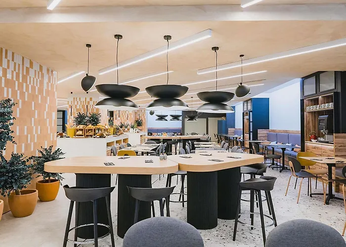 Novotel Lavant 酒店 4*