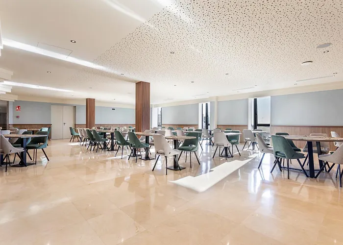 B48 Feria Apartahotel