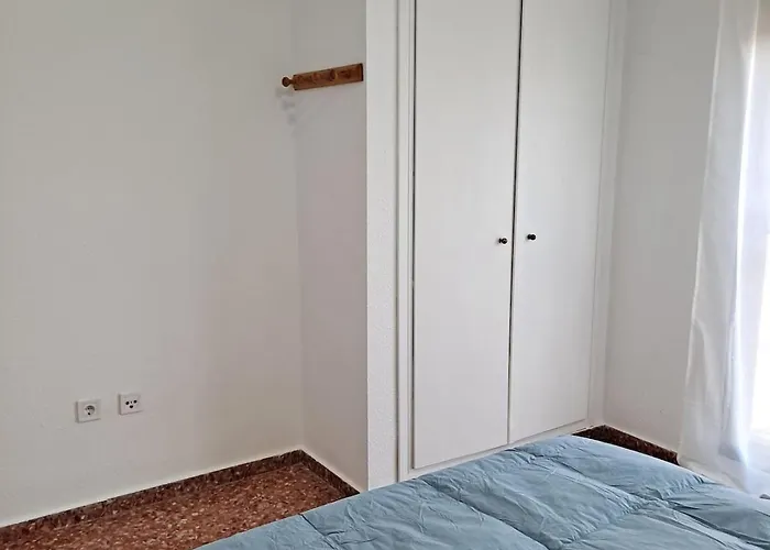 Comfortable In The Feria 2 Area Διαμέρισμα *