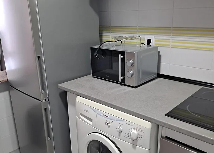 Comfortable In The Feria 2 Area Διαμέρισμα *