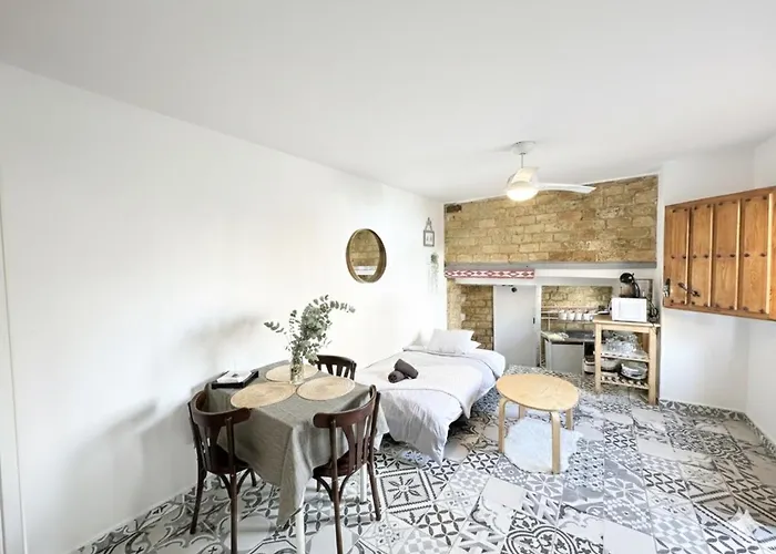 Precioso Con A/a En Ruzafa Con Terracita Privada Y Acceso A Un Jardin, 2-3 Personas *