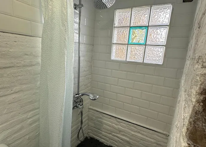 Precioso Con A/a En Ruzafa Con Terracita Privada Y Acceso A Un Jardin, 2-3 Personas *