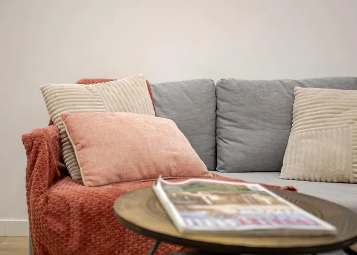 Bright & Modern - Rose Y Maya *