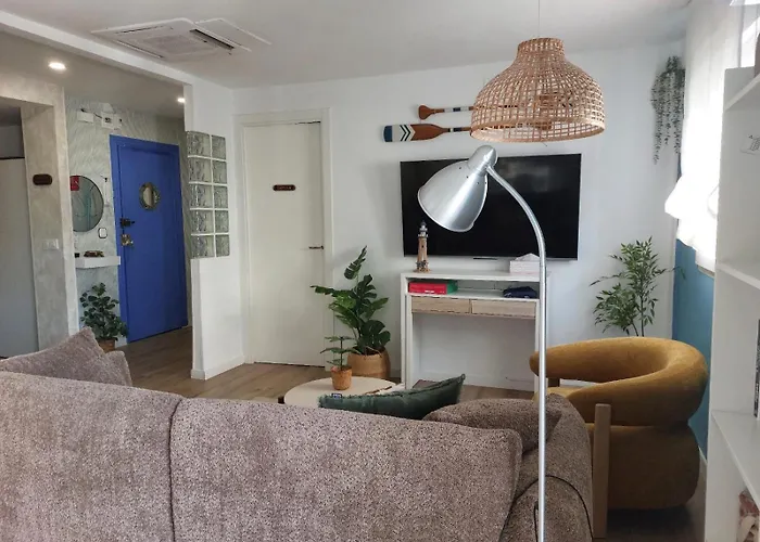 Nautico Junto A La Playa Malvarrosa