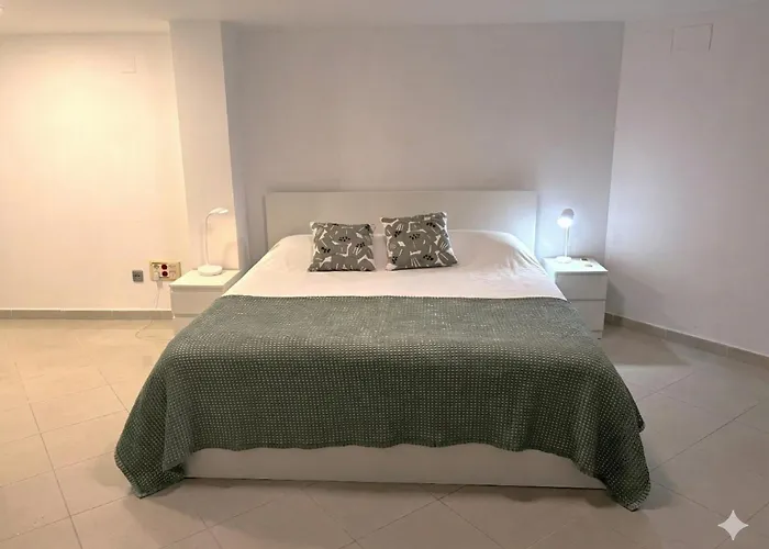 Across From The Turia Modern شقة *