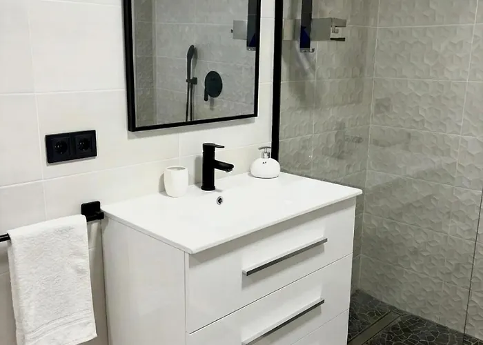 Across From The Turia Modern شقة *