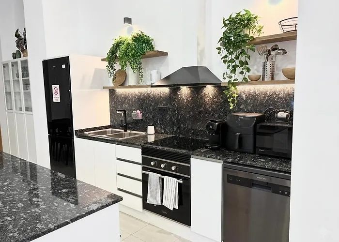 Across From The Turia Modern فالنسيا