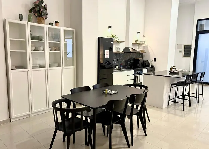 شقة Across From The Turia Modern