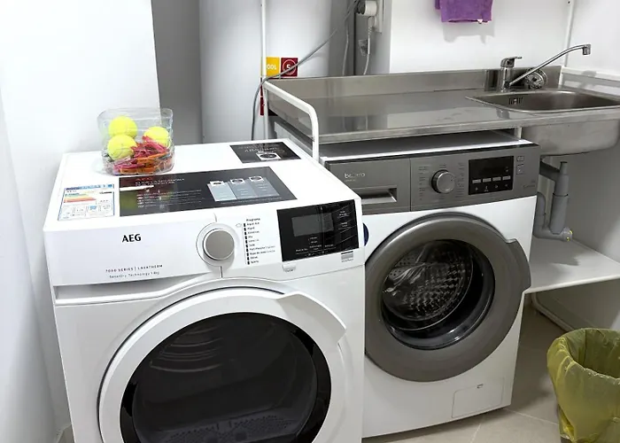 Across From The Turia Modern فالنسيا