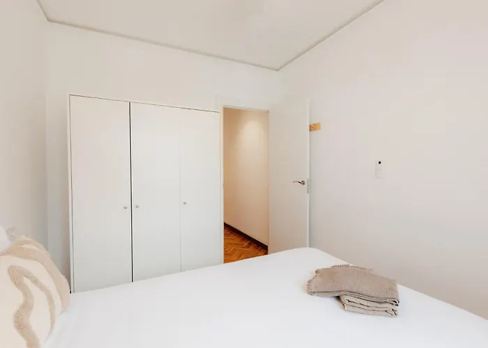 Your Sunny & Spacious Portview Lägenhet