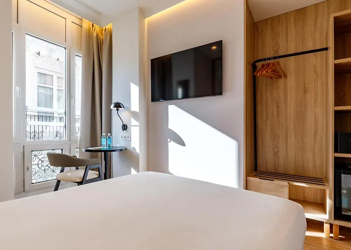 Petit Palace Plaza De La Reina Hotel 3*