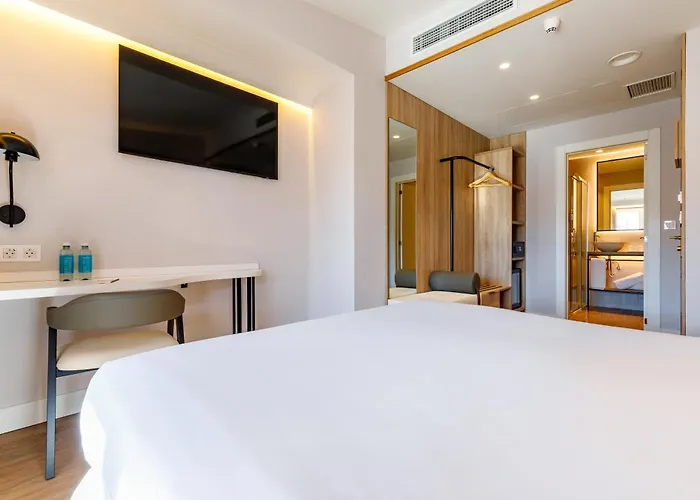 Hotel Petit Palace Plaza De La Reina 3*