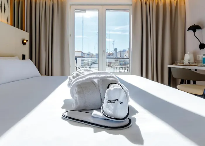 Petit Palace Plaza De La Reina Hotel Valência