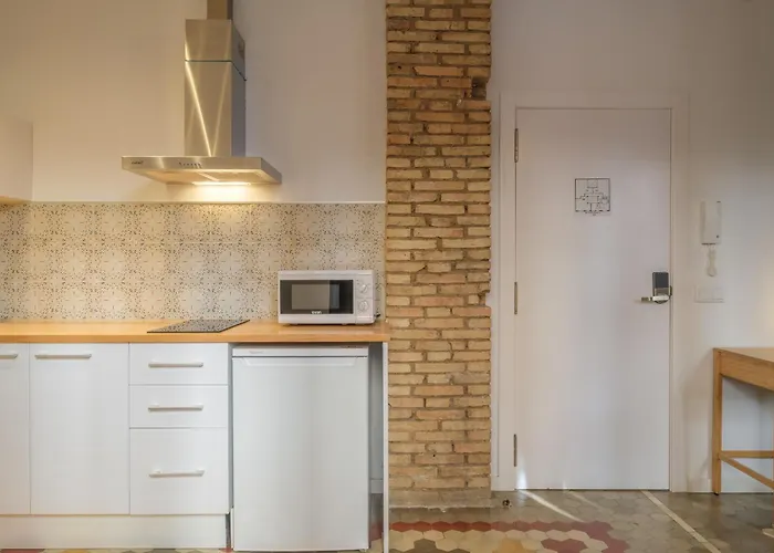 With Antique Floor & Lots Of Sun Light 4*