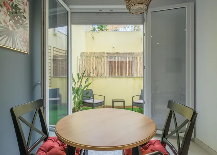 Chic & Comfortable Apartment, Private Terrace Апарт-отель