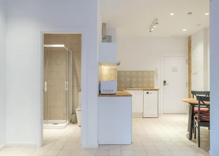 Modern Close To Centre