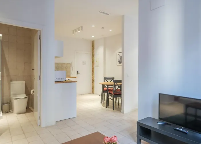 Ξενοδοχείο με διαμερίσματα Modern Close To Centre 4*