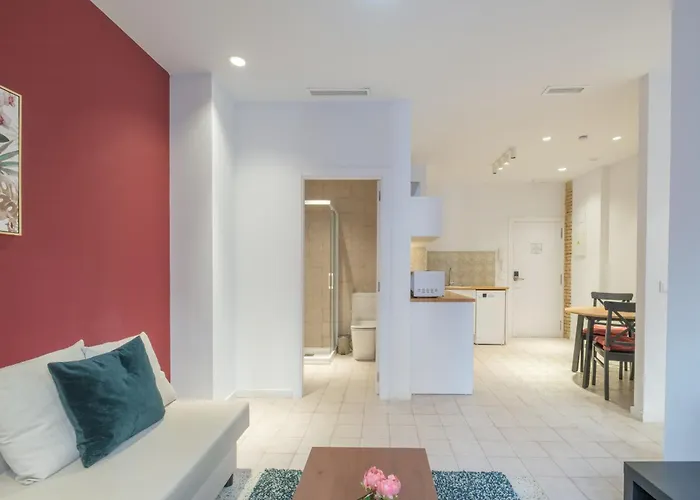 Modern Close To Centre 4*