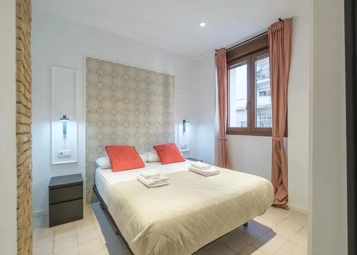 Modern Close To Centre