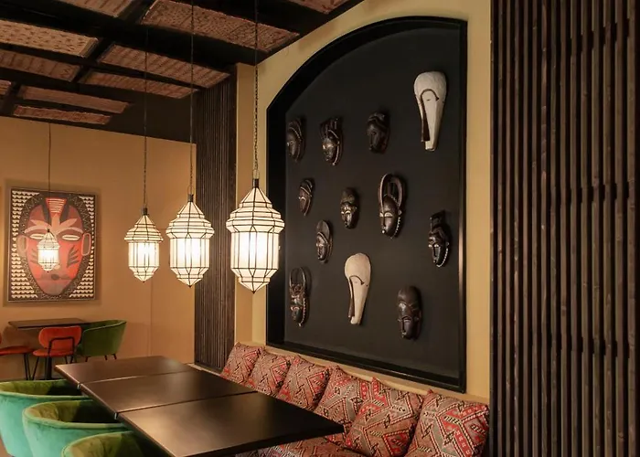 Blanq Gran Via فندق