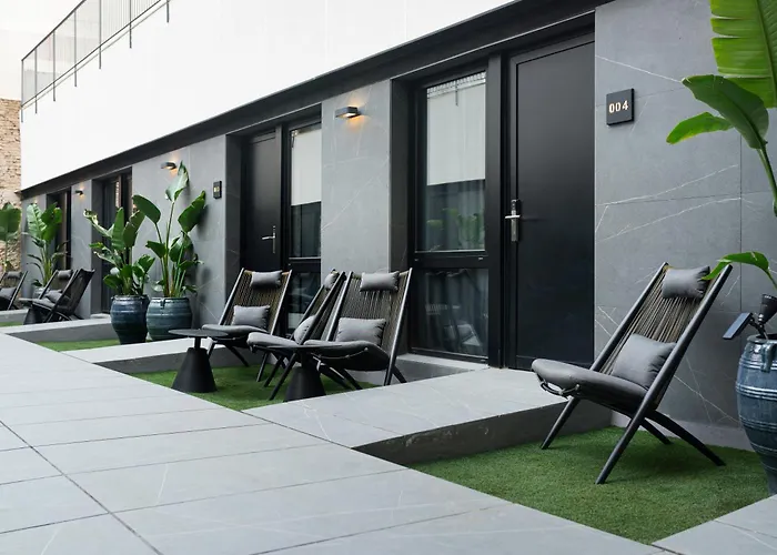 Blanq Gran Via فندق 4*