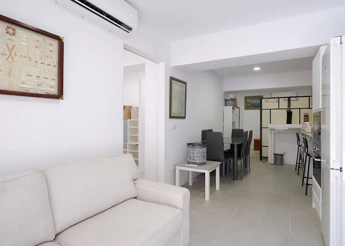 El Cabanyal Modern 2-bedroom By The Sea