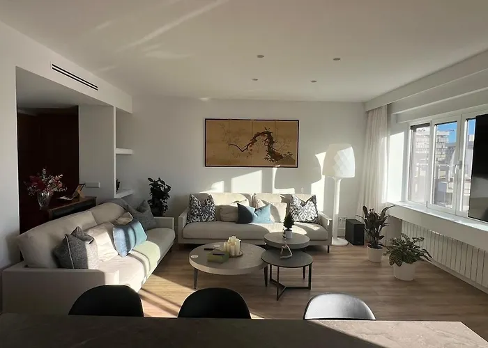 Bright Spacious Luxury Apartment *