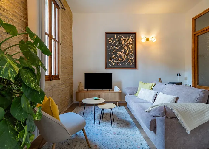 Apartment Prime Location, Bright & Cozy