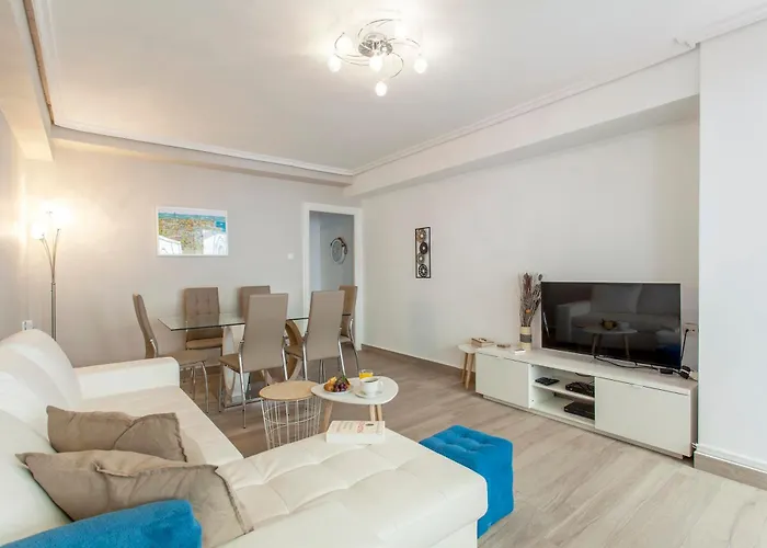 Flat 3 Bedroom In Extramurs