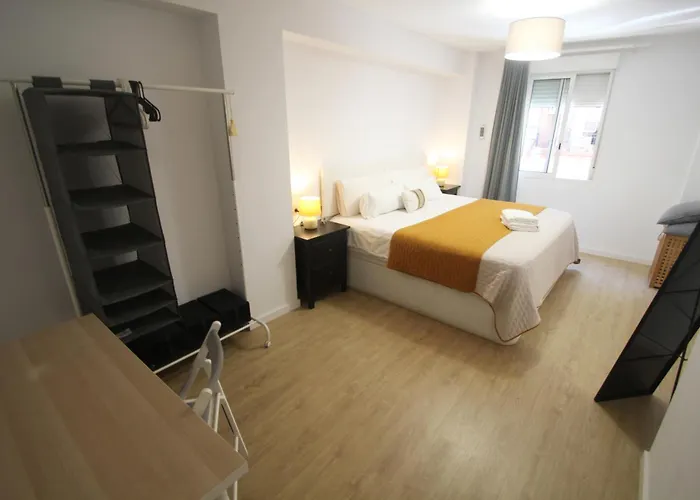 Ross - Flat With The Amenities