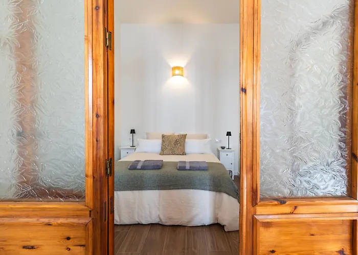 Prime Location, Bright & Cozy Apartment