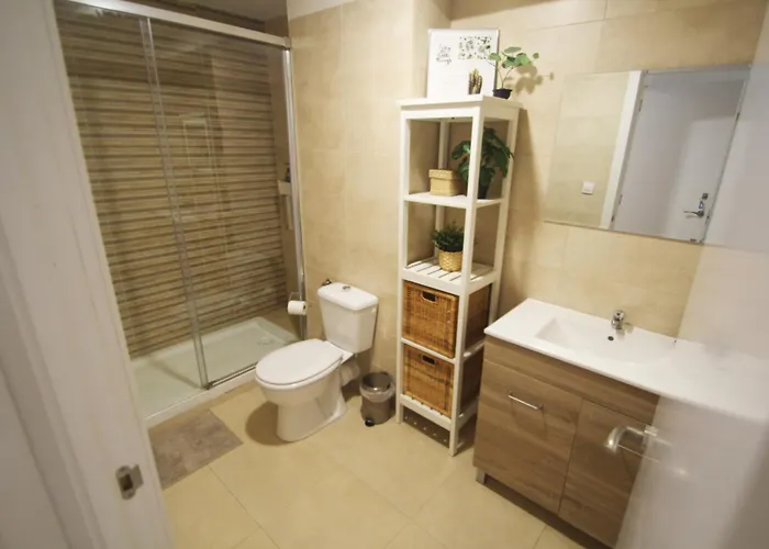 Ross - Flat With The Amenities Appartamento Valenza