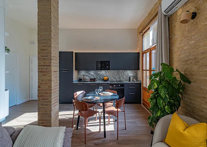 Prime Location, Bright & Cozy Valencia